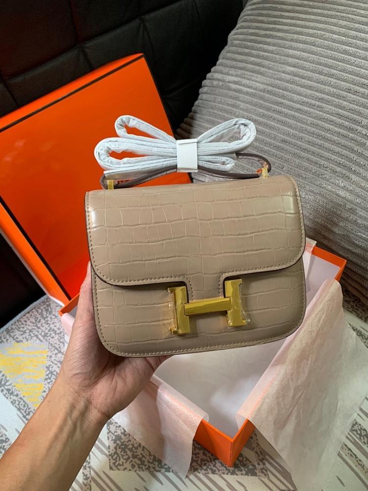 Stylish Refined Gold Leather Shoulder Bag