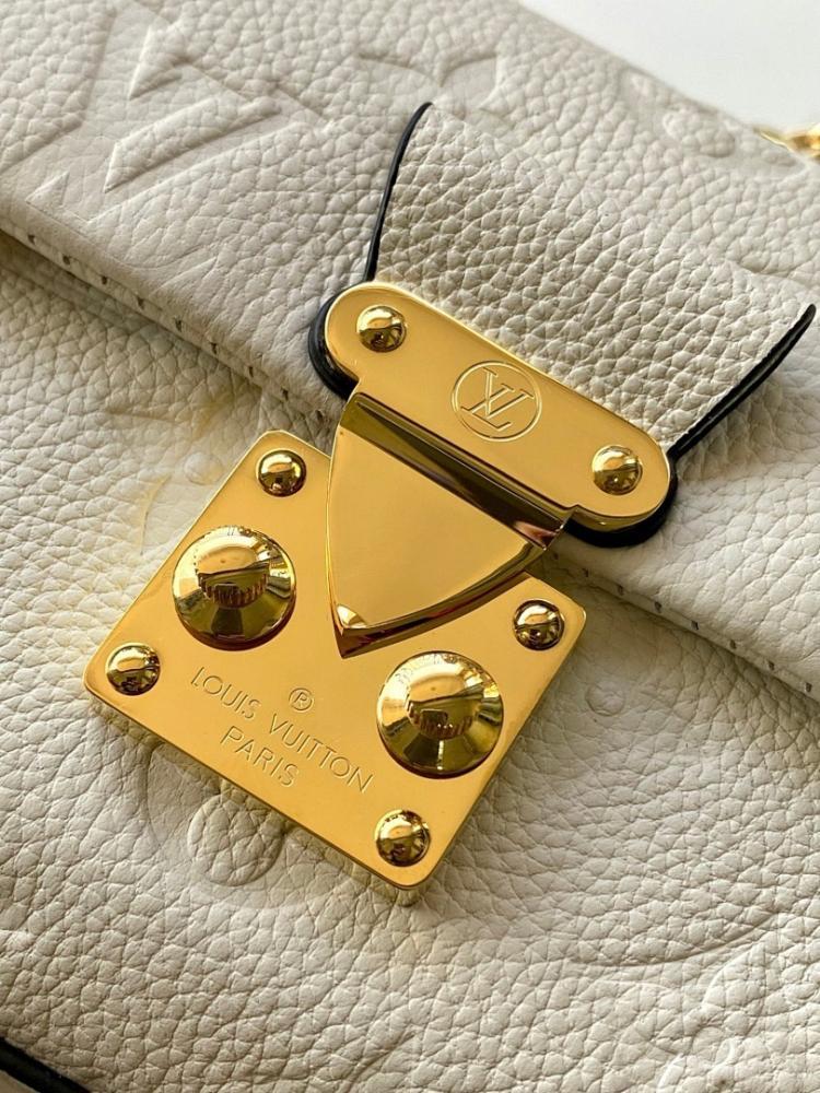 Classic Elegant Leather Shoulder Bag