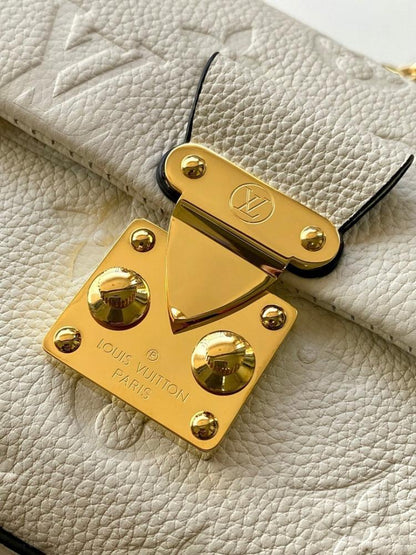 Classic Elegant Leather Shoulder Bag