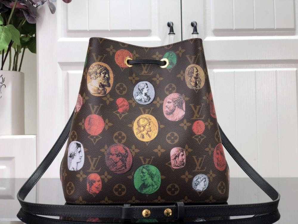 Elegant Leather Bucket Bag