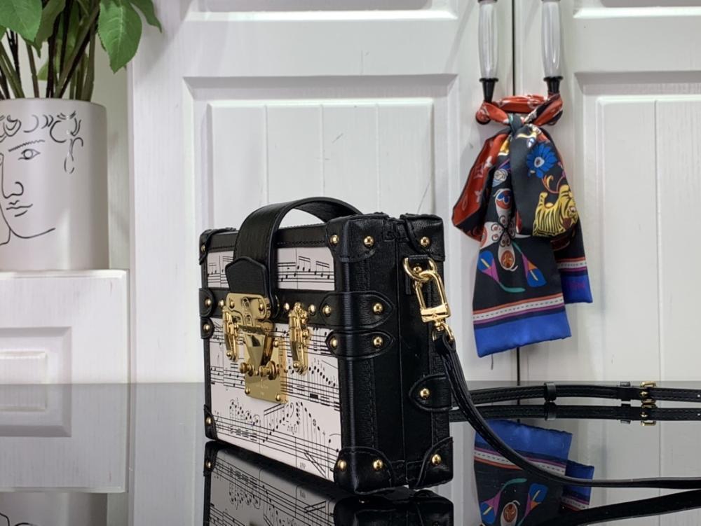 Elegant Shoulder Bag