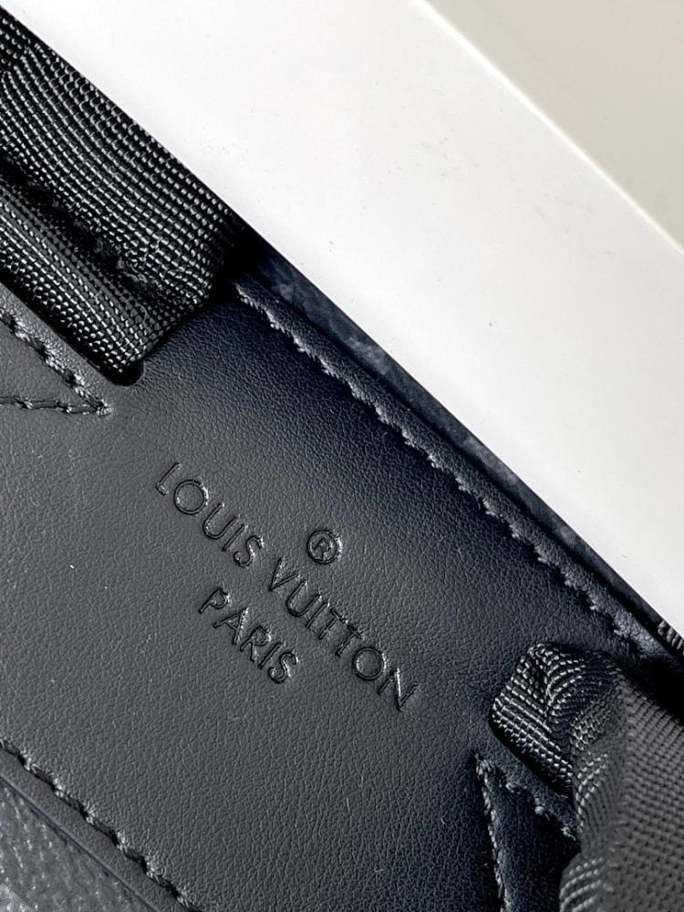 Classic Refined Leather Shoulder Bag
