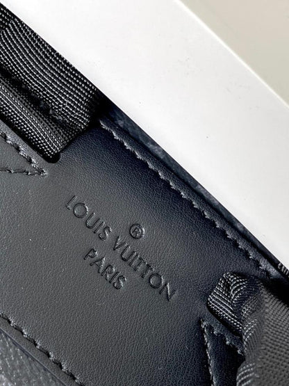 Classic Refined Leather Shoulder Bag