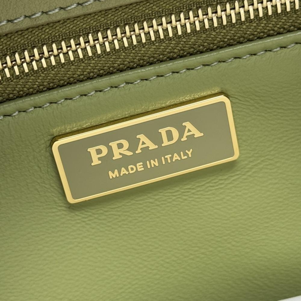 Classic Shoulder Bag