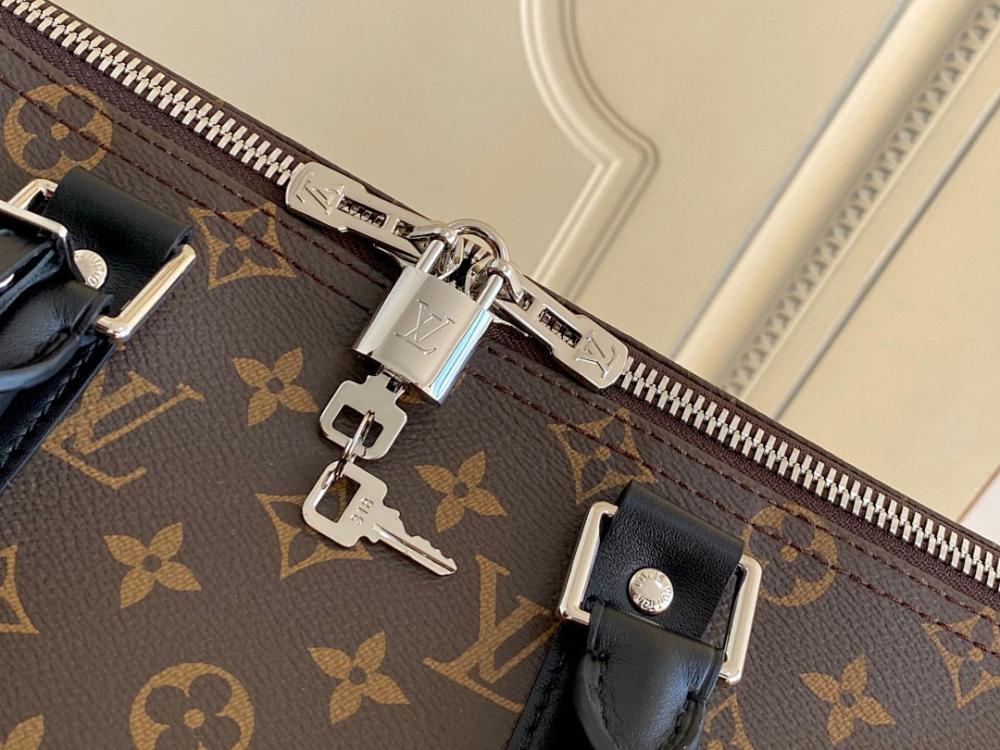 Luxury Refined Quilted Leather Shoulder Bag