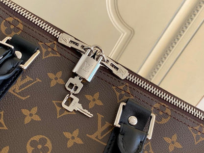 Luxury Refined Quilted Leather Shoulder Bag