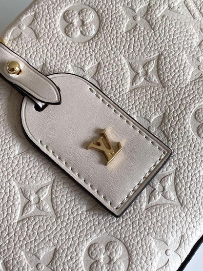 Modern Refined Shoulder Bag