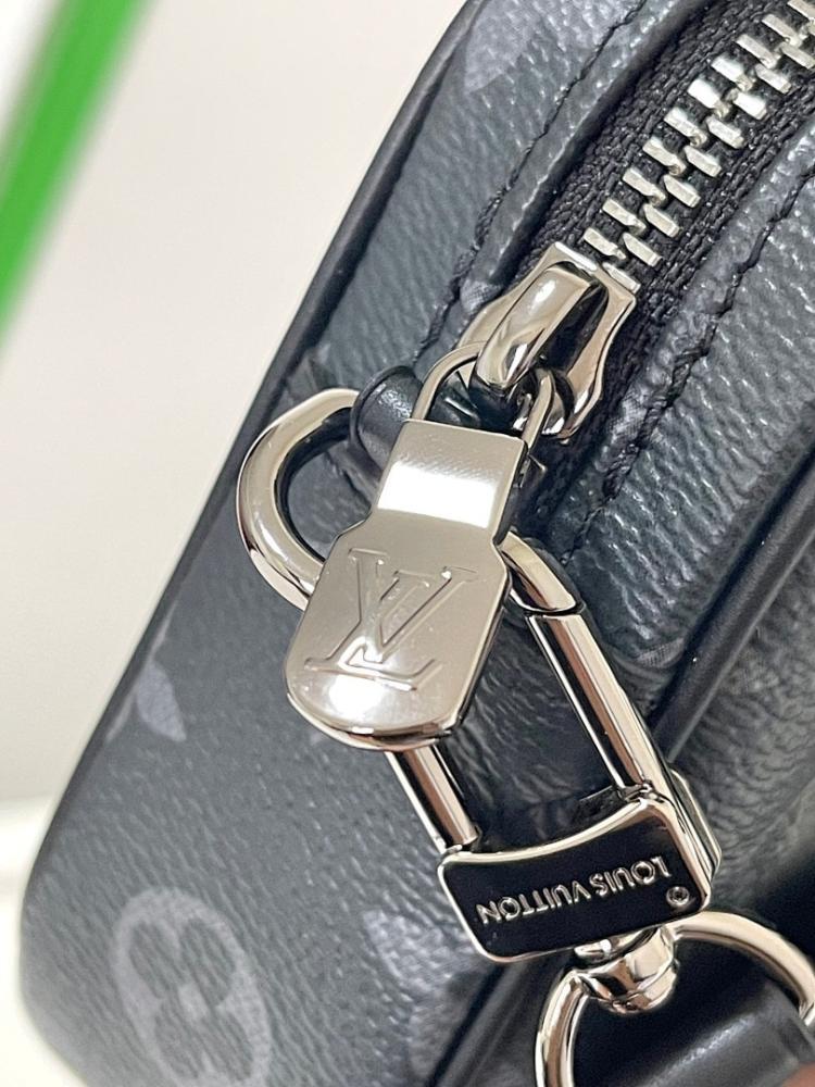 Classic Modern Shoulder Bag