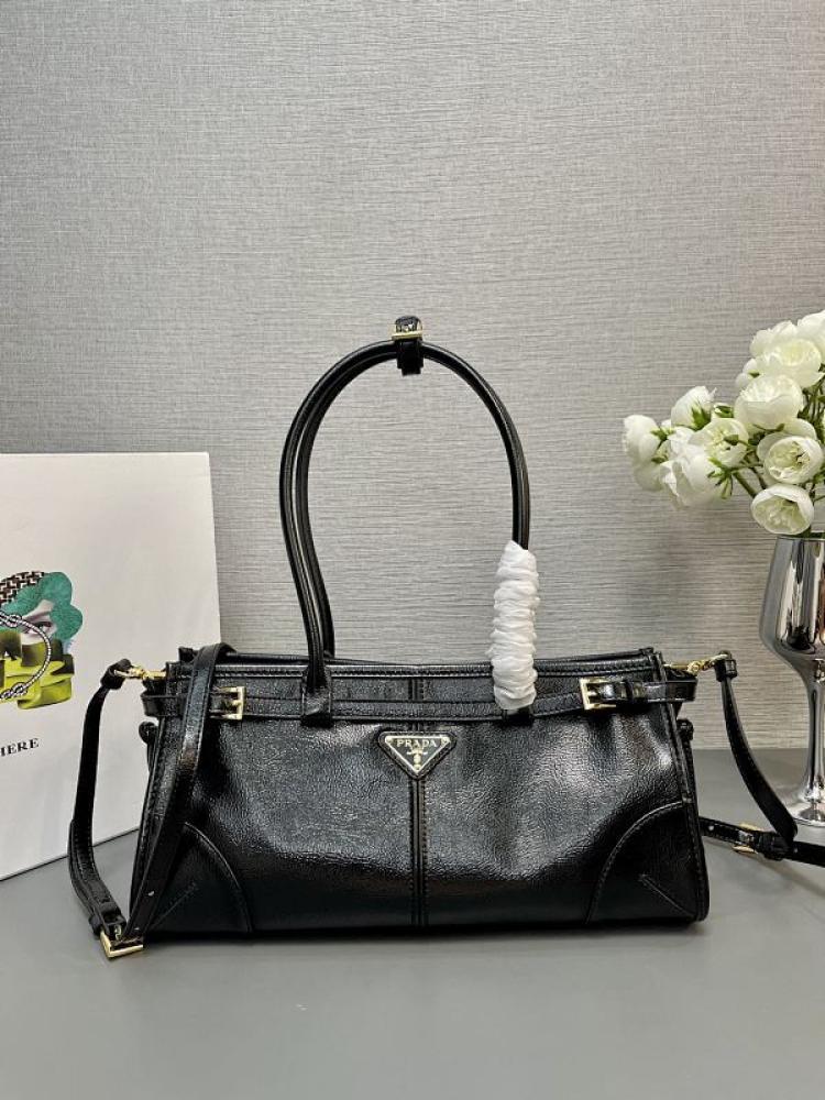Classic Shoulder Bag