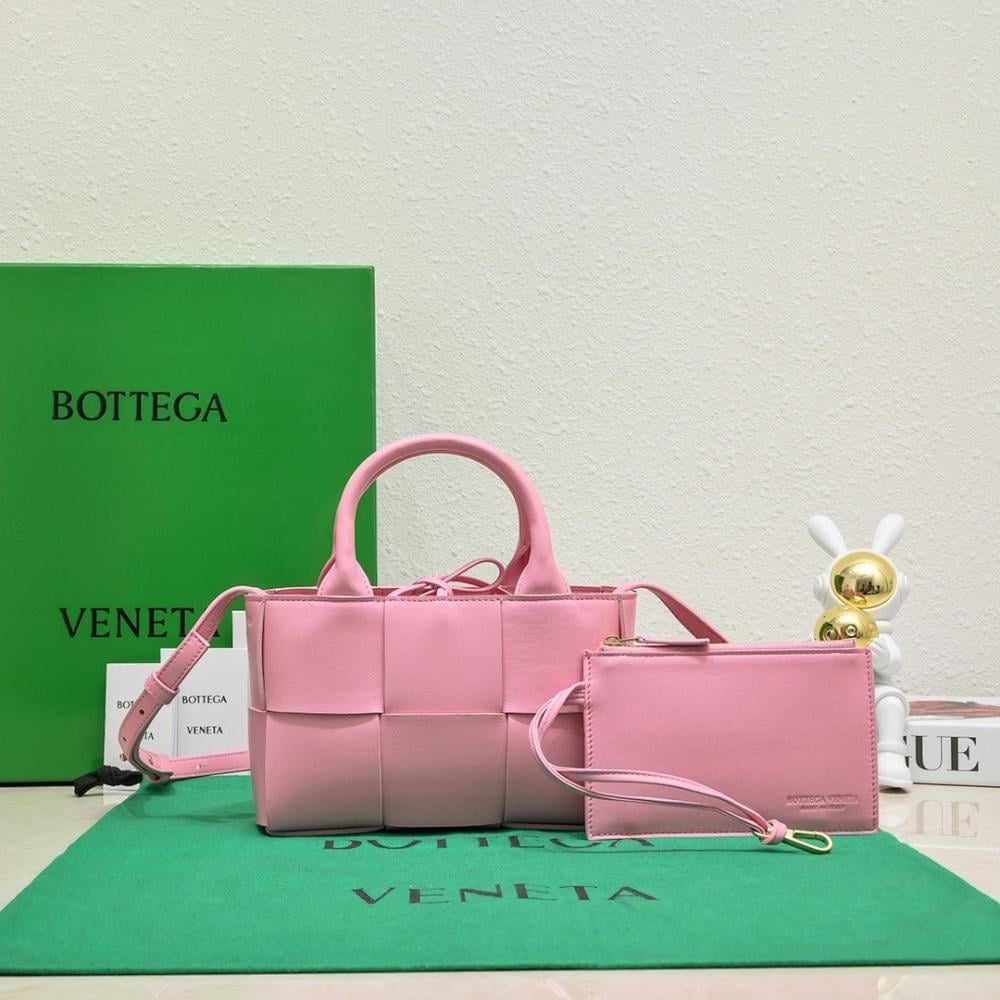 Alma Tote Bag