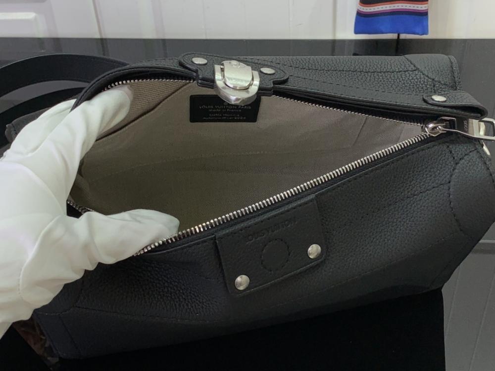 Elegant Shoulder Bag