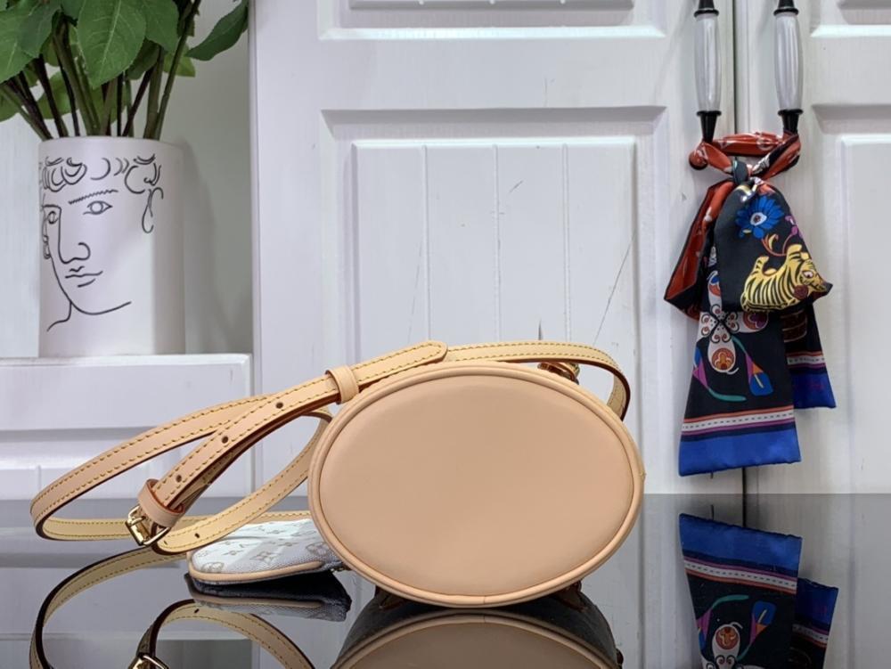 Elegant Leather Top Handle Bag