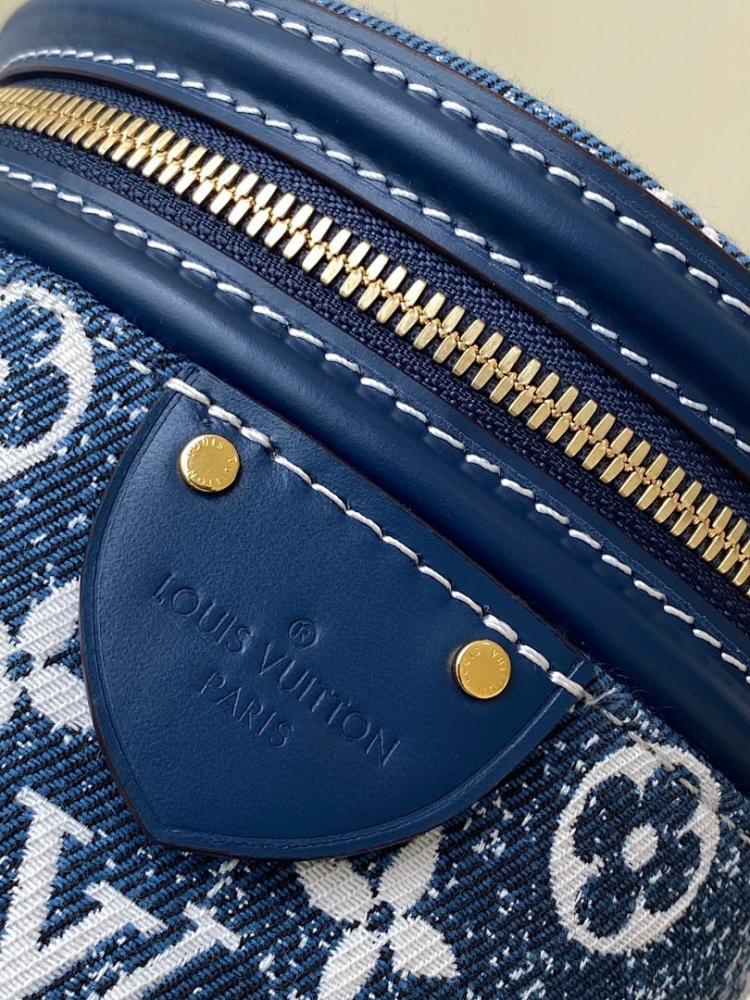 Elegant Leather Shoulder Bag – Limited Edition