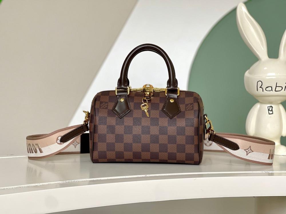Classic Italian-Inspired Leather Shoulder Bag
