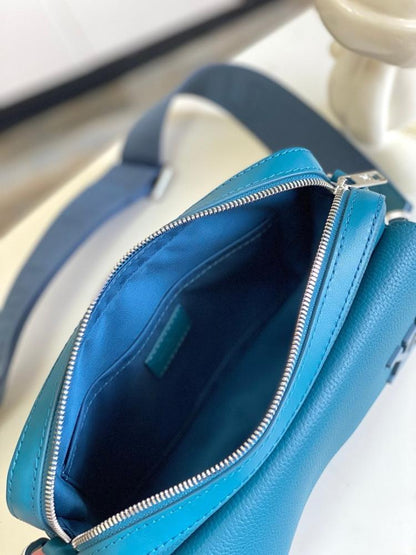 Elegant Refined Leather Shoulder Bag