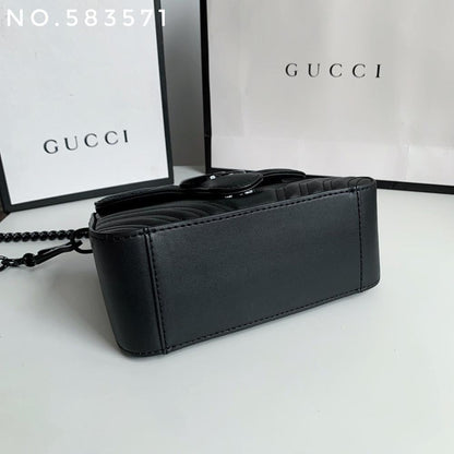 Modern Luxury Black Quilted Leather Shoulder Bag – Limited Edition