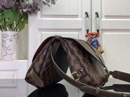 Classic Shoulder Bag