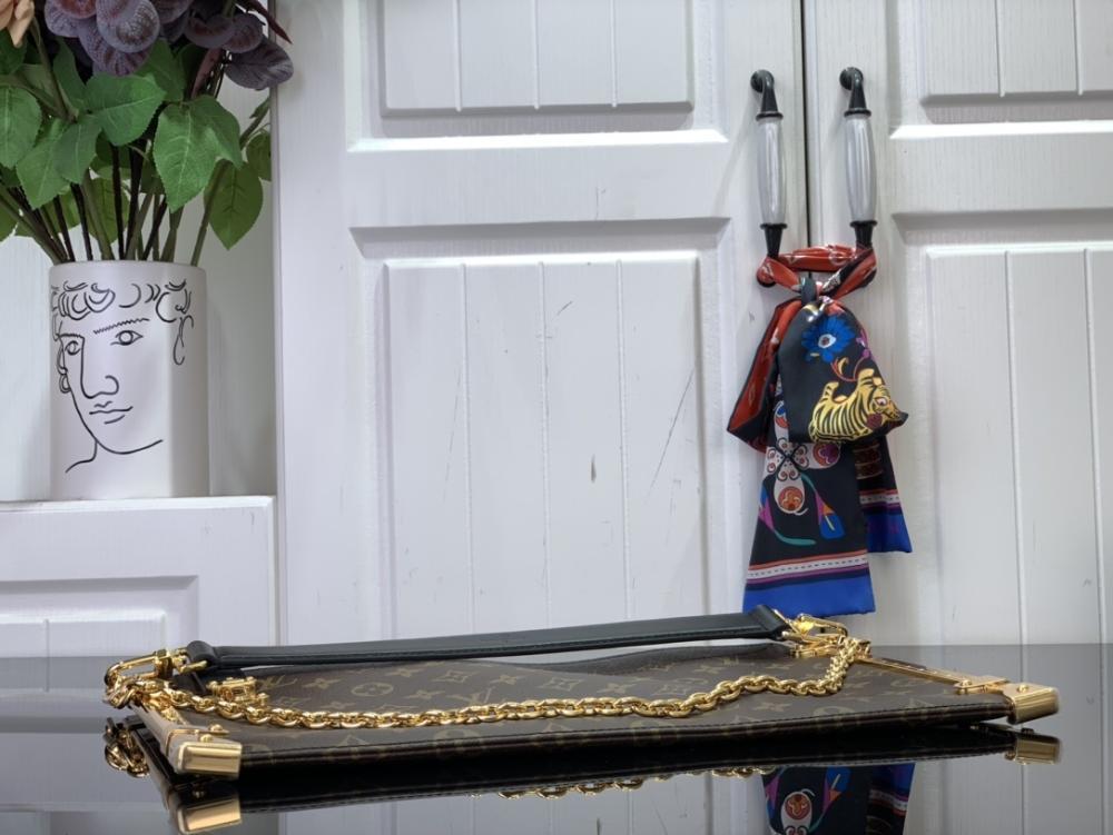 Elegant Shoulder Bag