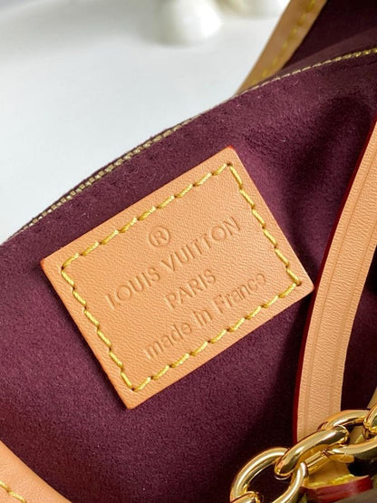 Elegant Refined Canvas Crossbody Bag