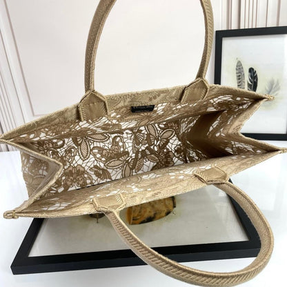 Modern Elegant Embroidered Shoulder Bag – Limited Edition