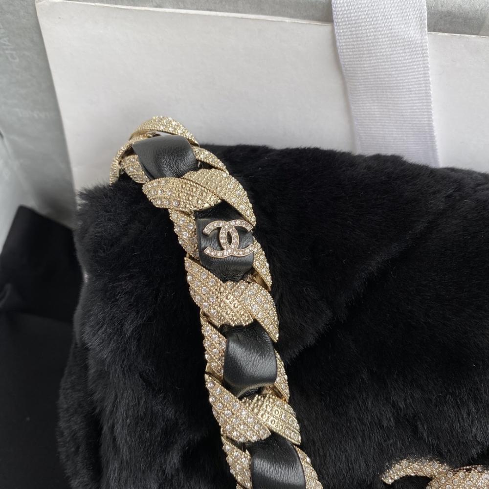 Classic Leather Shoulder Bag