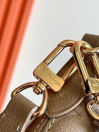 Luxury Stylish Gold Woven Leather Shoulder Bag – Limited Edition