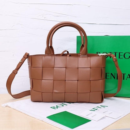 Modern Woven Leather Crossbody Bag – Limited Edition