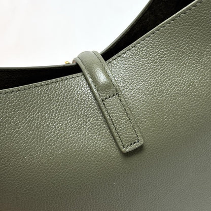Classic Shoulder Bag