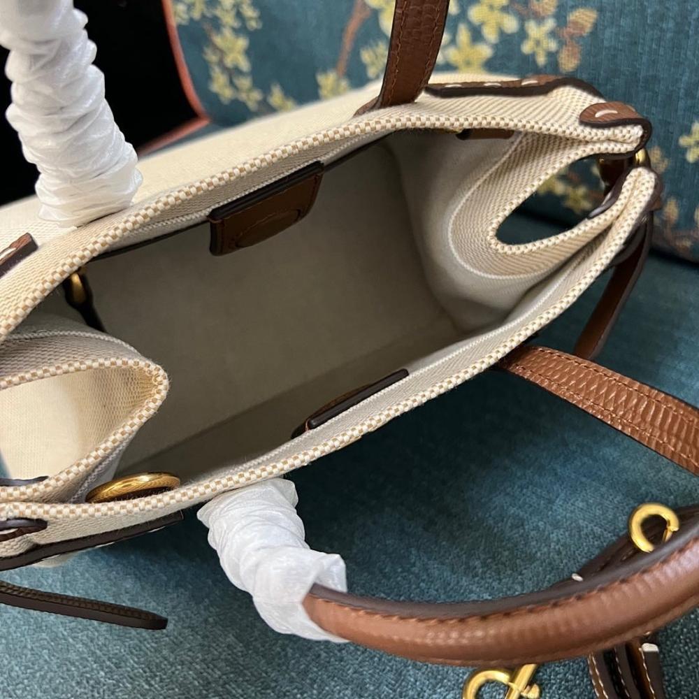VLogo Signature Leather Shoulder Bag