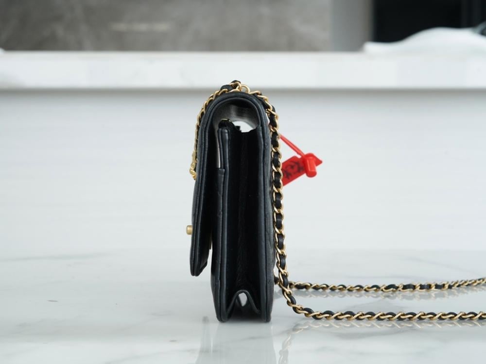 Classic Leather Shoulder Bag