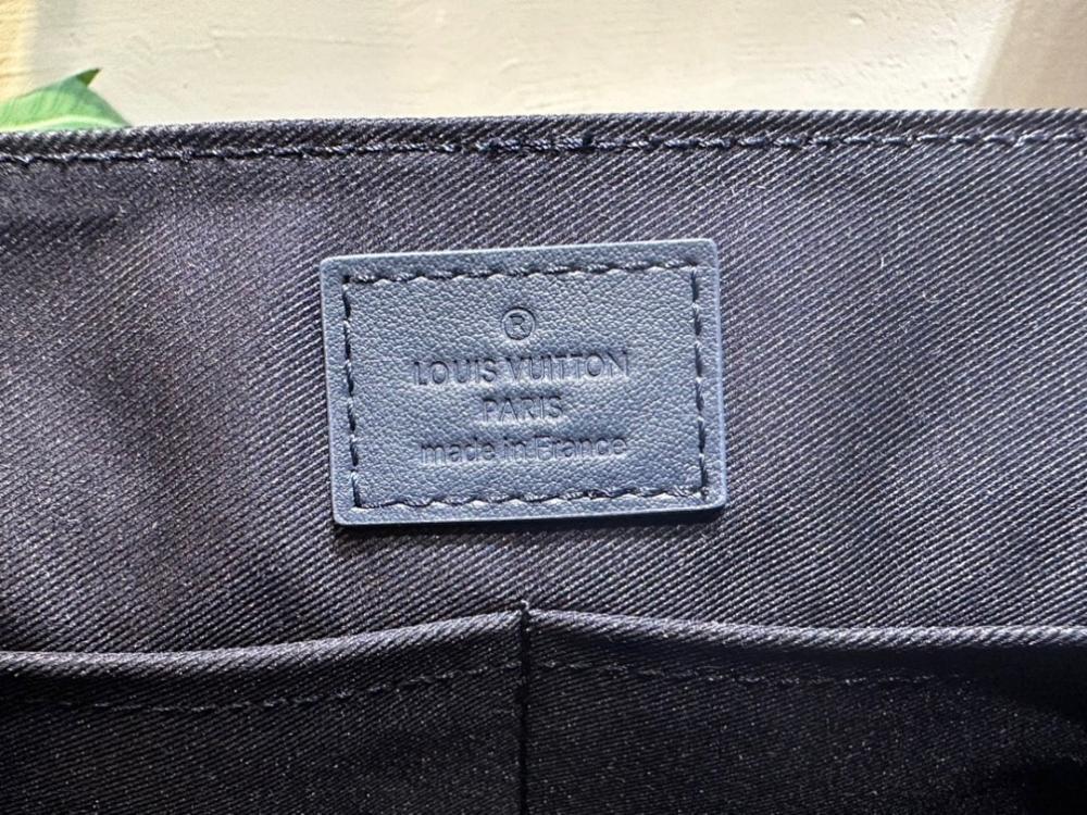 Modern Refined Leather Crossbody Bag