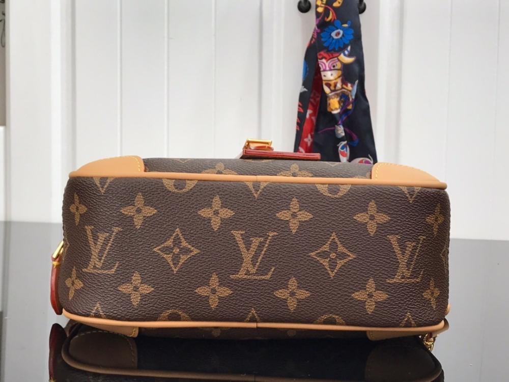 Elegant Shoulder Bag