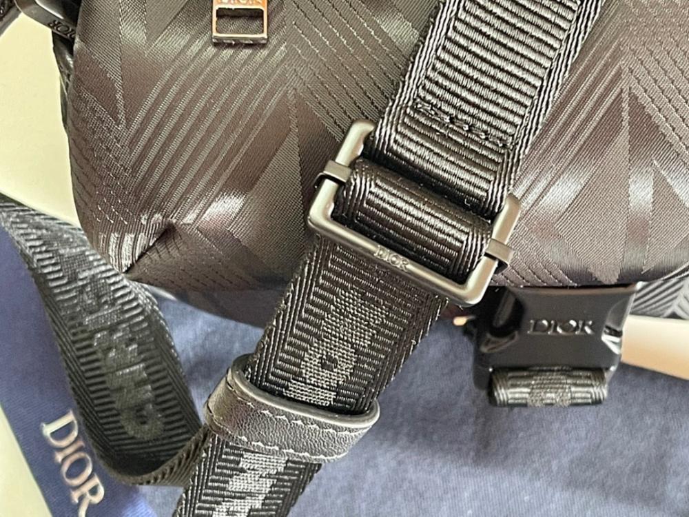 Modern Refined Black Quilted Leather Shoulder Bag