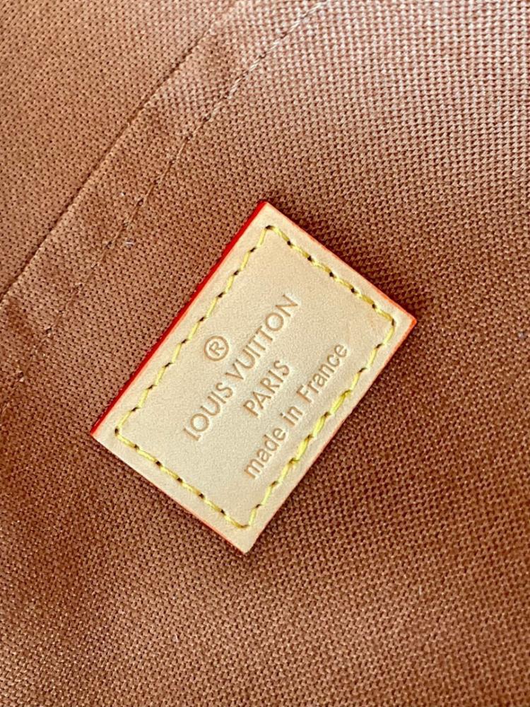 Luxury Leather Shoulder Bag – Limited Edition