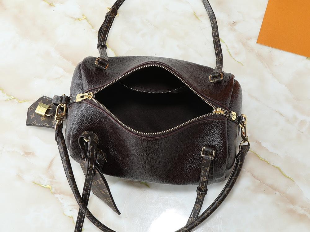 Classic Italian-Inspired Crossbody Bag