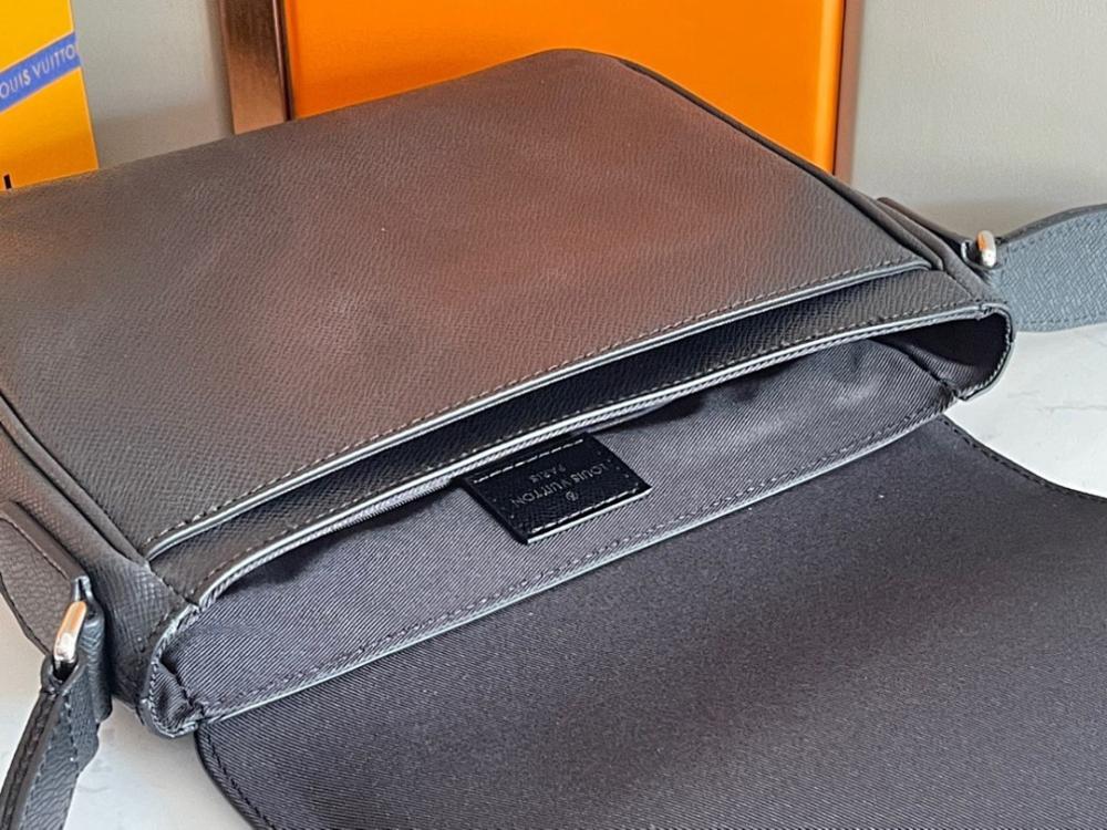 Italian-Inspired Stylish Leather Shoulder Bag