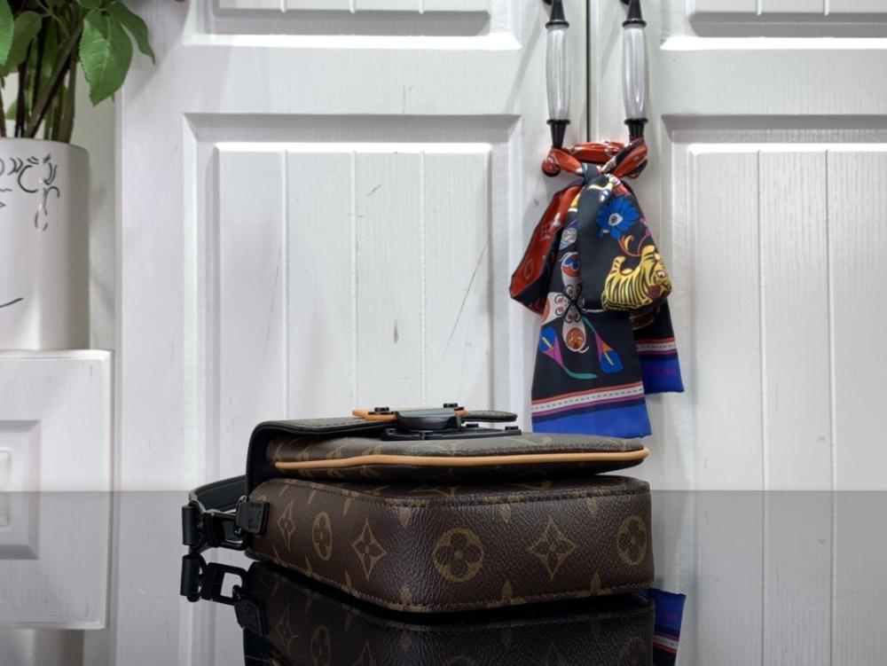 Elegant Shoulder Bag