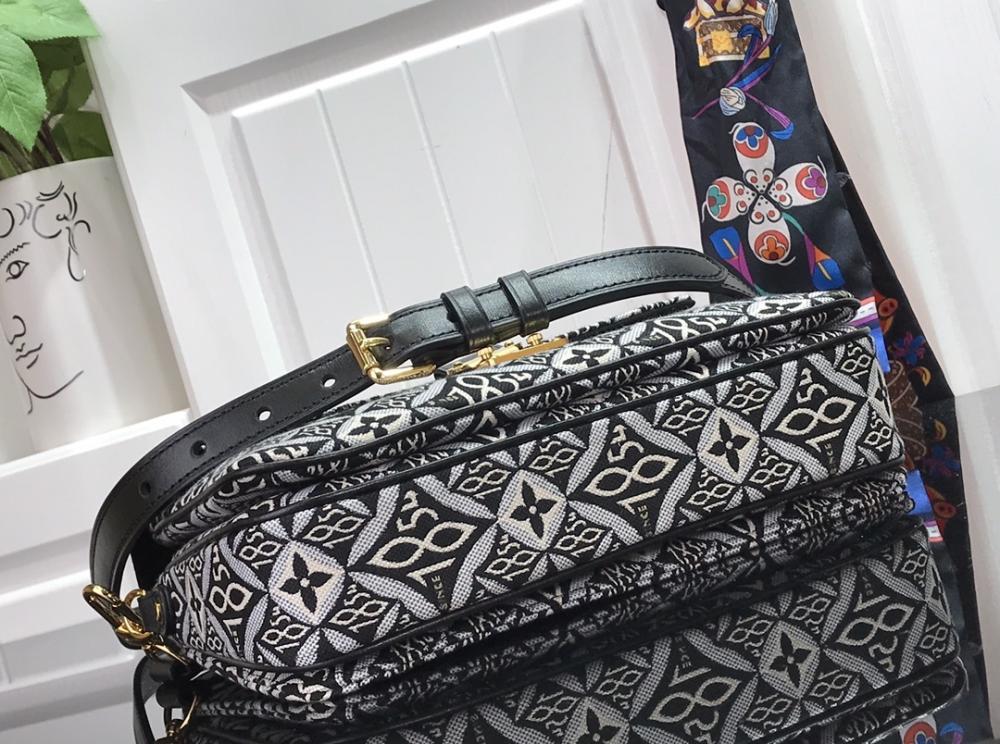 Classic Crossbody Bag