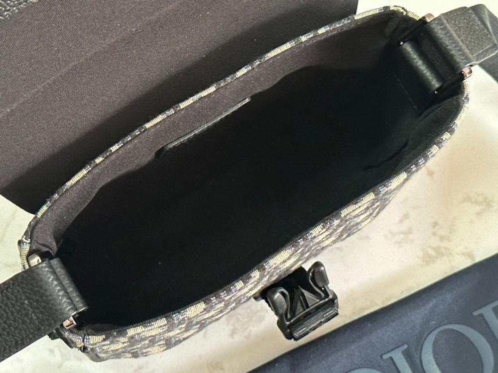 Modern Refined Black Quilted Jacquard Shoulder Bag