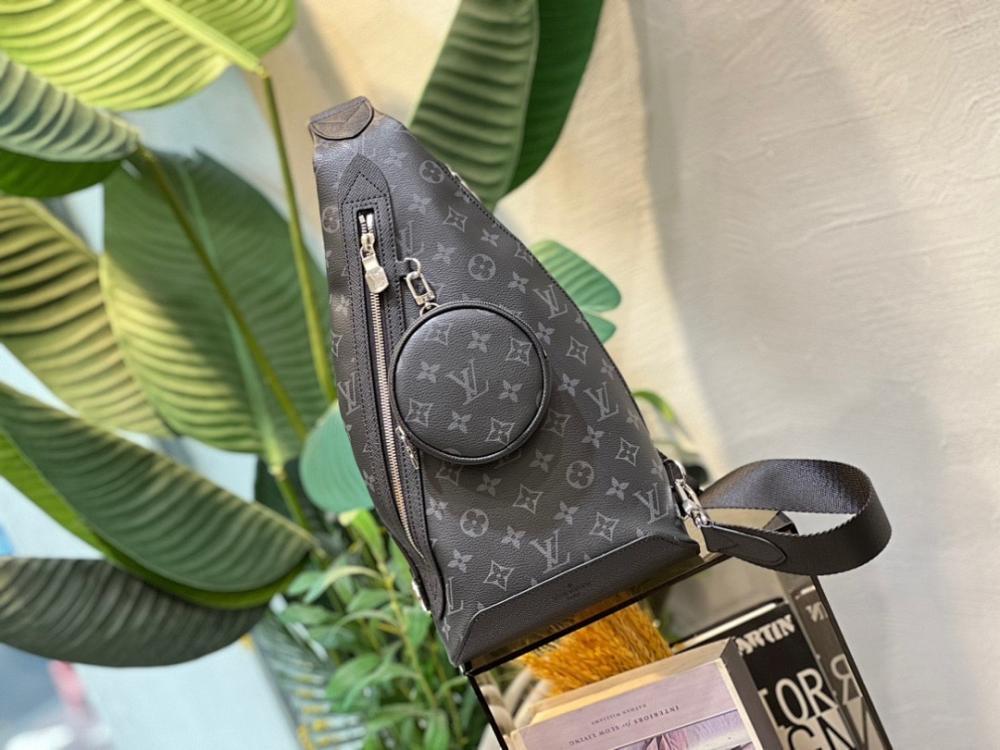 Classic Modern Leather Crossbody Bag