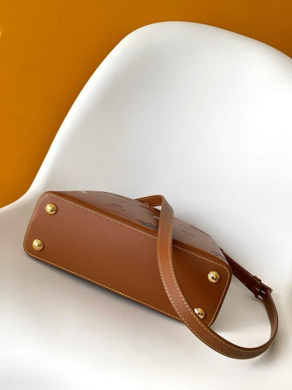 Classic Shoulder Bag