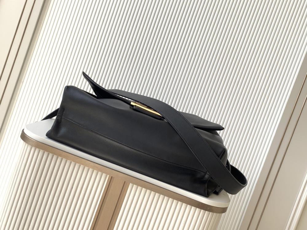 Classic Shoulder Bag
