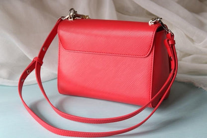 Modern Elegant Leather Shoulder Bag