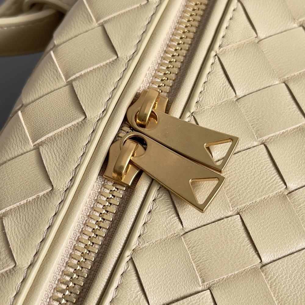 Elegant Shoulder Bag
