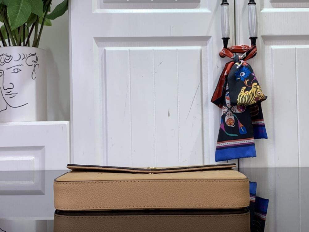 Classic Shoulder Bag