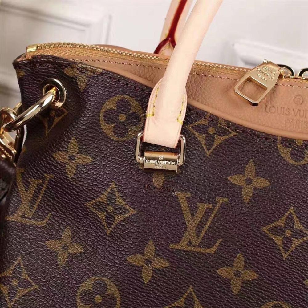 Modern Refined Pink Leather Bag