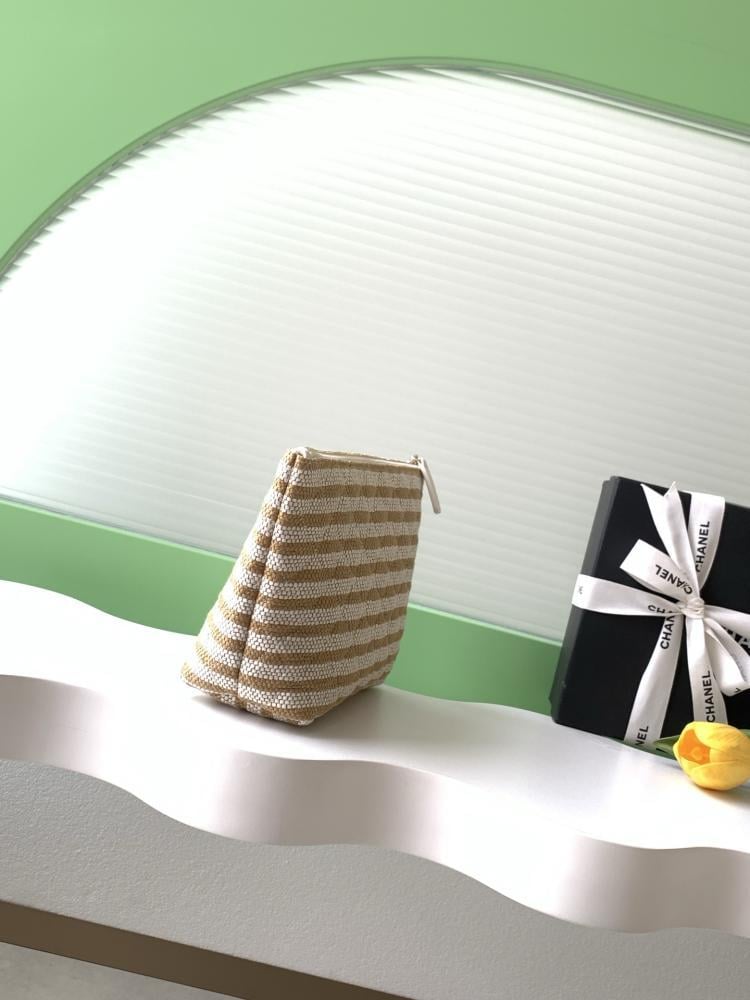 Arco Embroidered Wallet