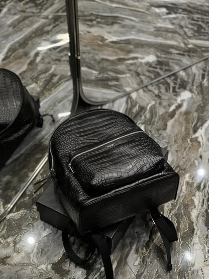 Elegant Refined Leather Shoulder Bag
