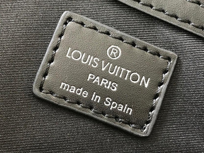 Modern Black Leather Crossbody Bag – Limited Edition