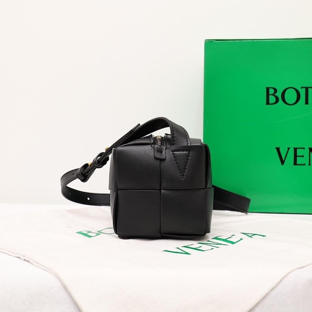 Modern Refined Woven Top Handle Bag